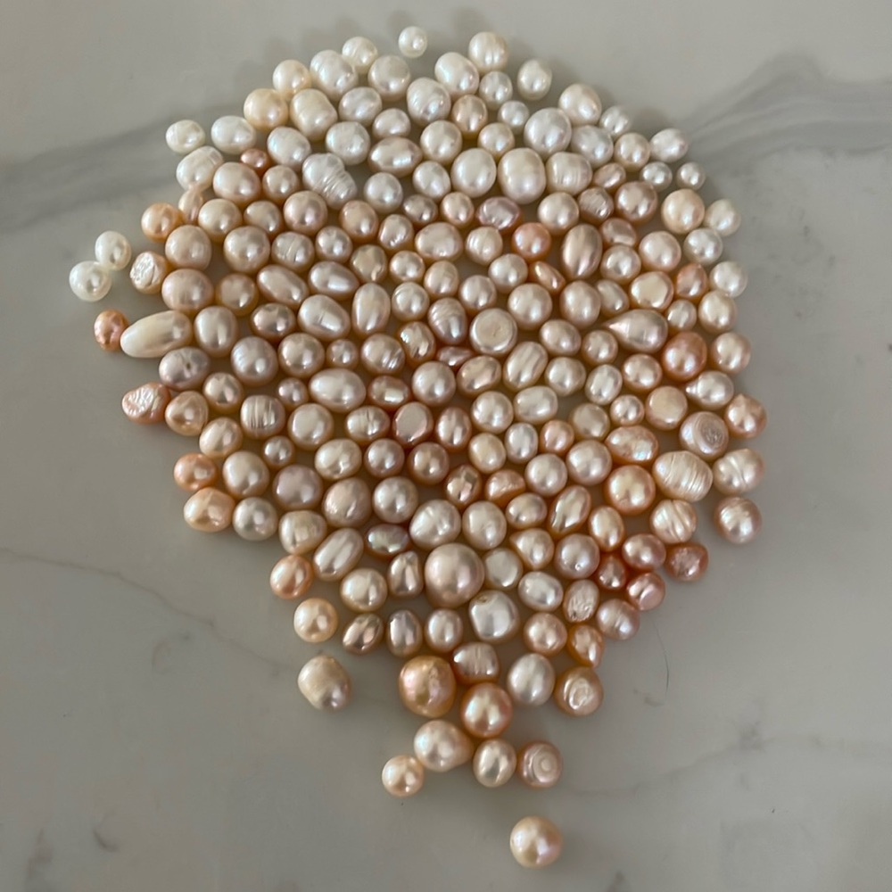 Loose pearls lot